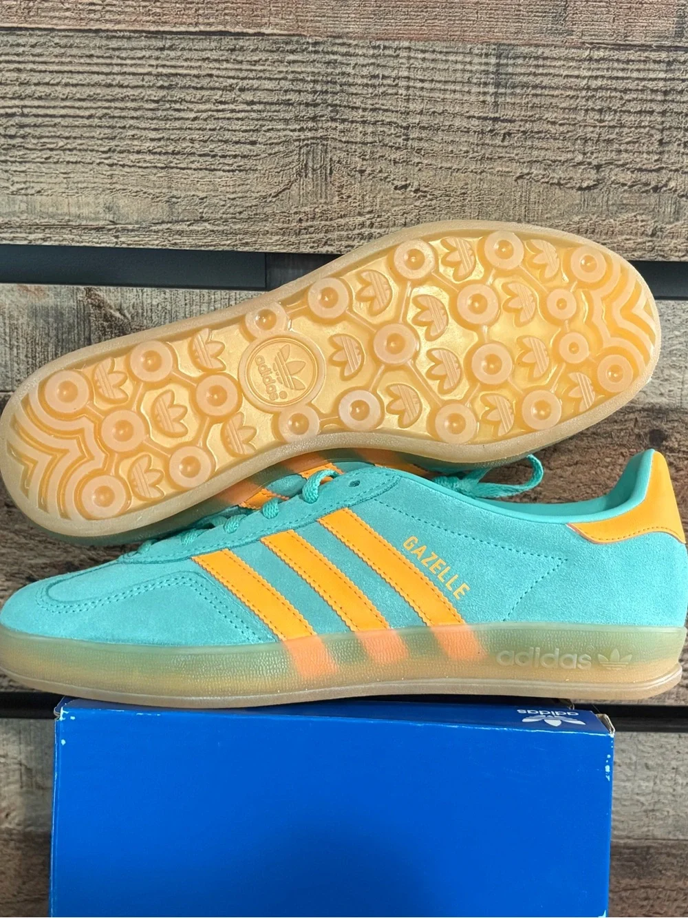 adidas Gazelle Teal and Orange Suede shoes. Unisex style and colors. Women’s 9
